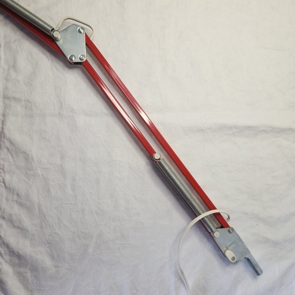 Vintage Luxo red articulated desk lamp - Picture 5 of 13